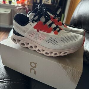ON Running White and Orange/Pink Sneakers cloudstratus 3